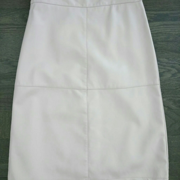 BNWT Faux Leather Skirt - Picture 2 of 13